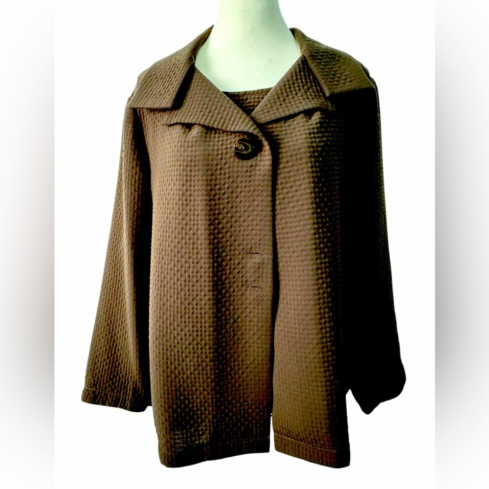 De Taille matching jacket and tank set in dark brown. Size M (jacket), L (tank).